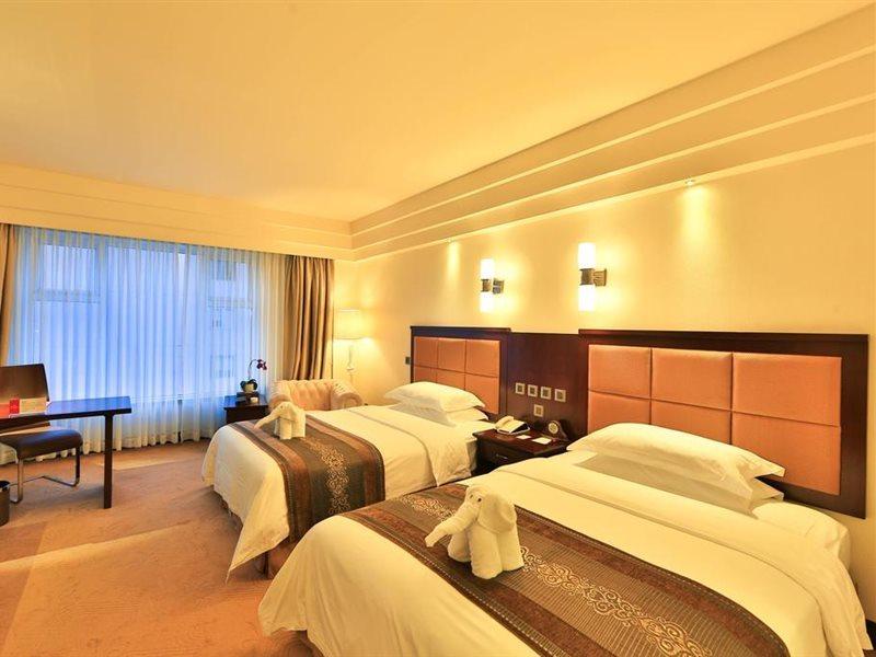 Ramada Chengdu North Hotel Bagian luar foto