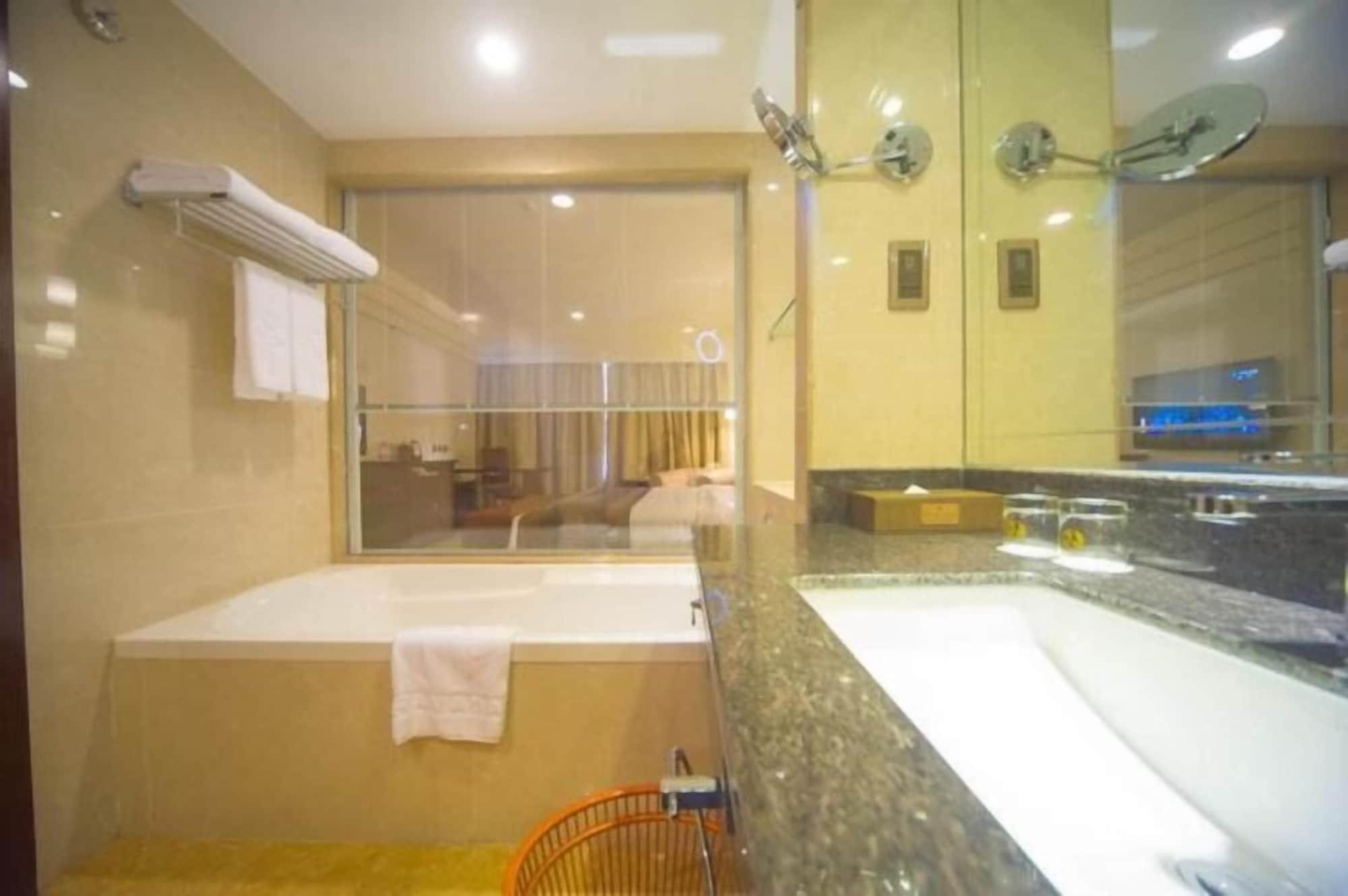 Ramada Chengdu North Hotel Bagian luar foto