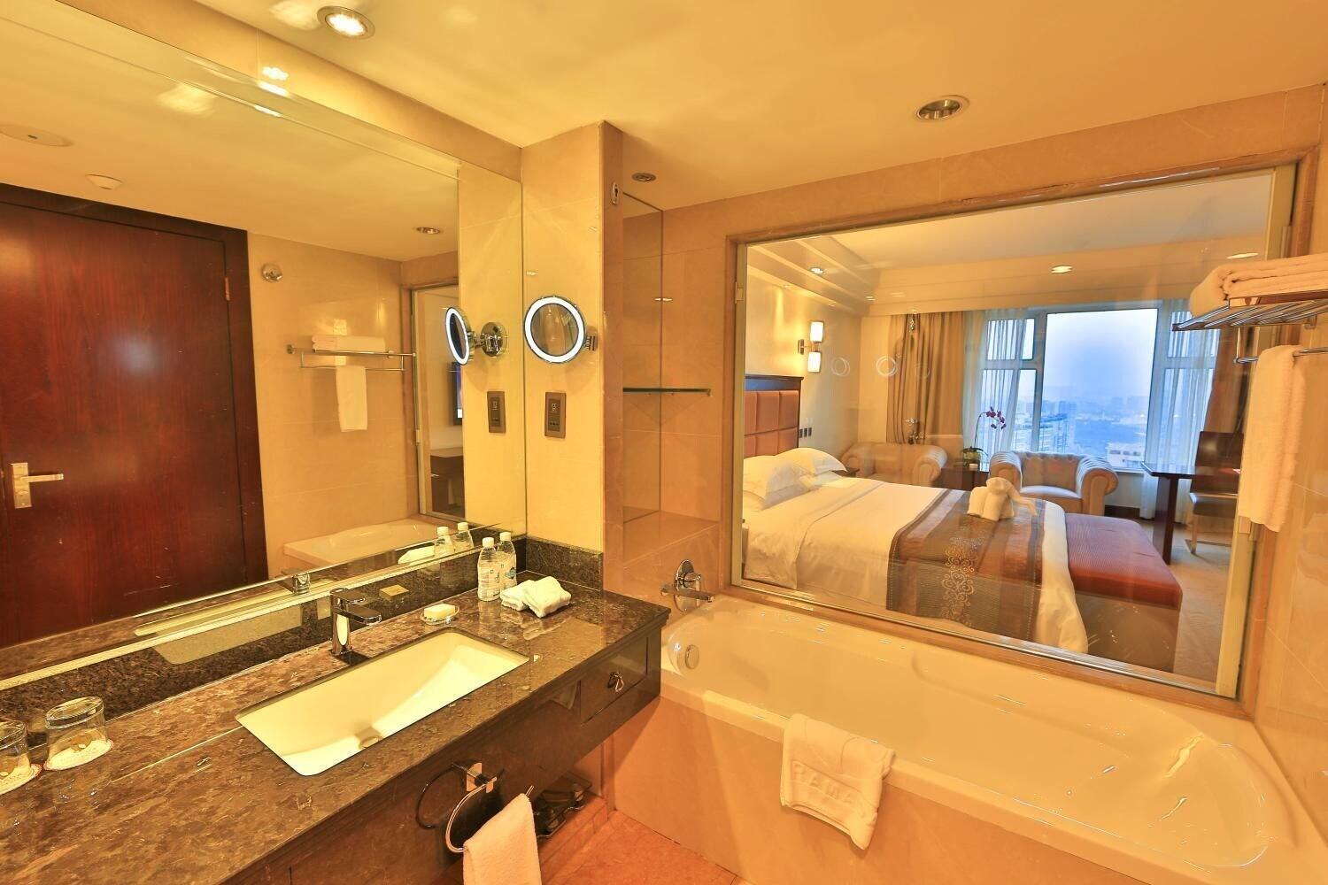 Ramada Chengdu North Hotel Bagian luar foto