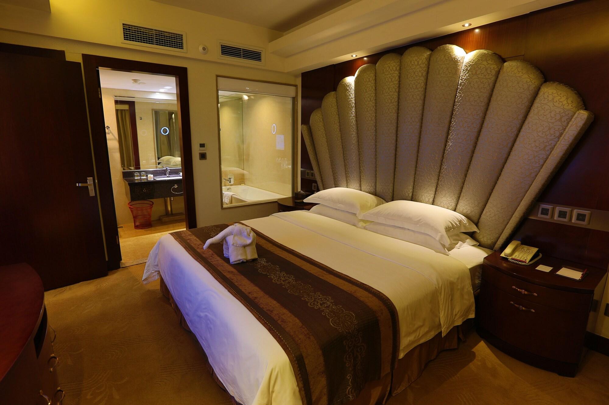 Ramada Chengdu North Hotel Bagian luar foto