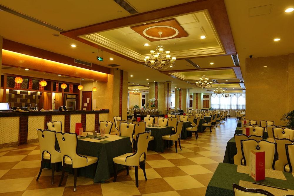 Ramada Chengdu North Hotel Bagian luar foto