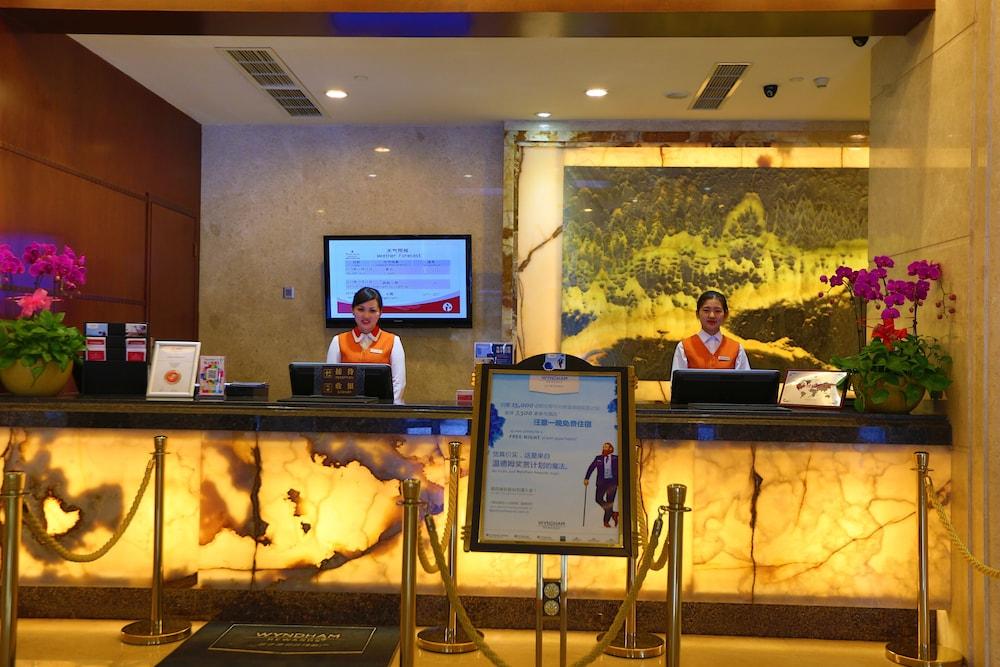 Ramada Chengdu North Hotel Bagian luar foto