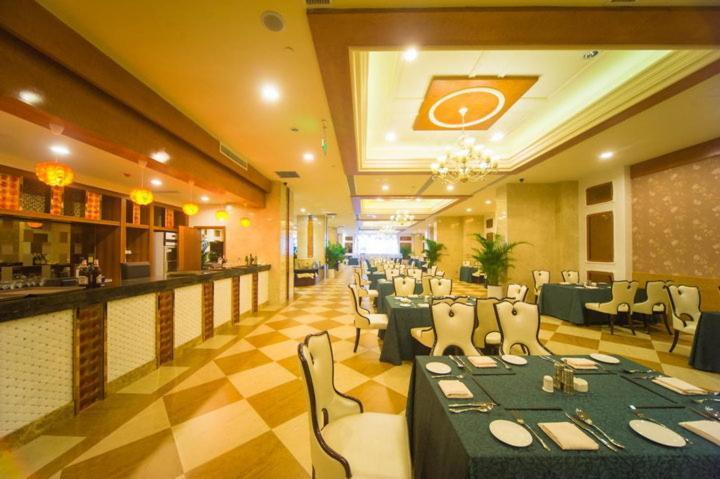 Ramada Chengdu North Hotel Bagian luar foto