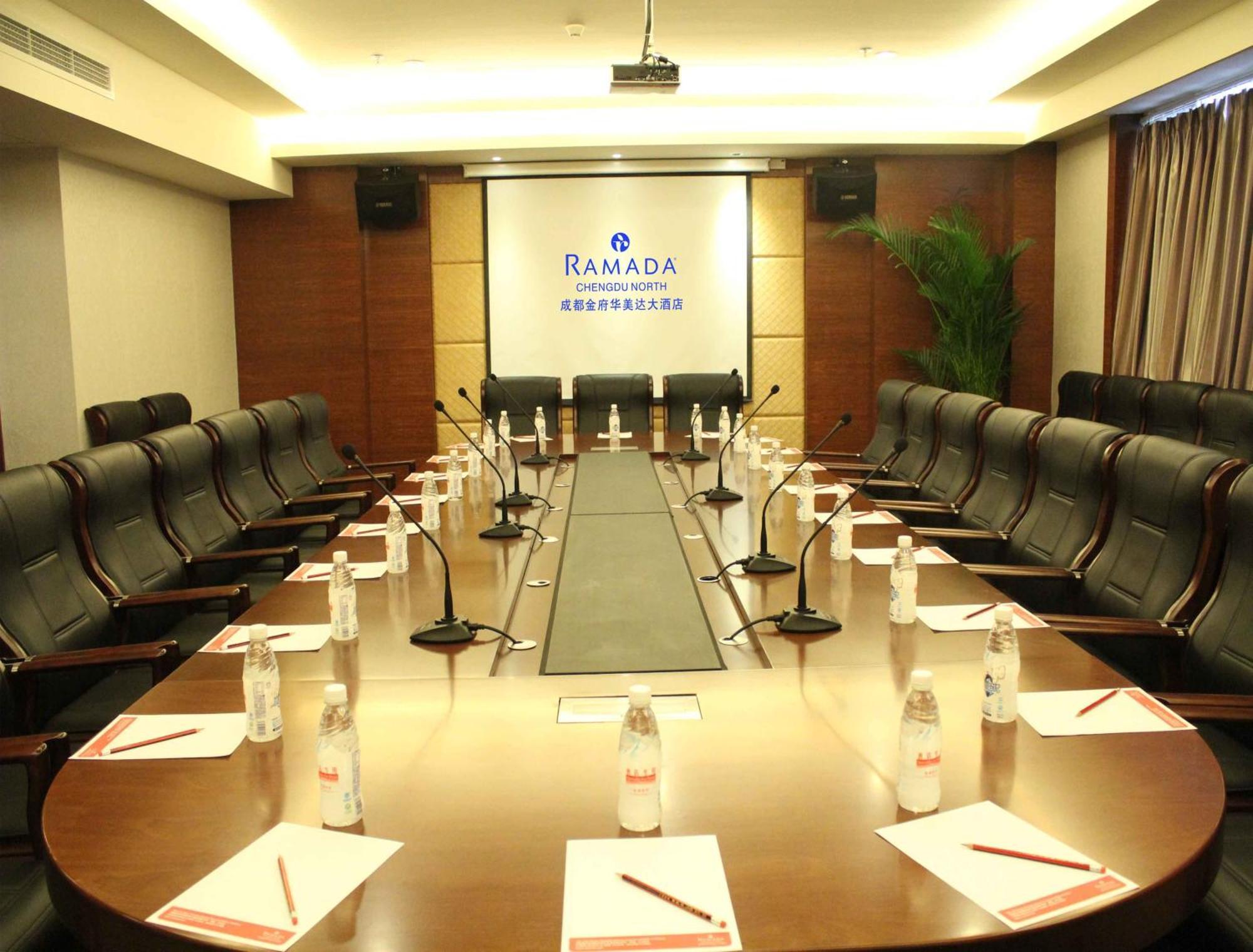 Ramada Chengdu North Hotel Bagian luar foto