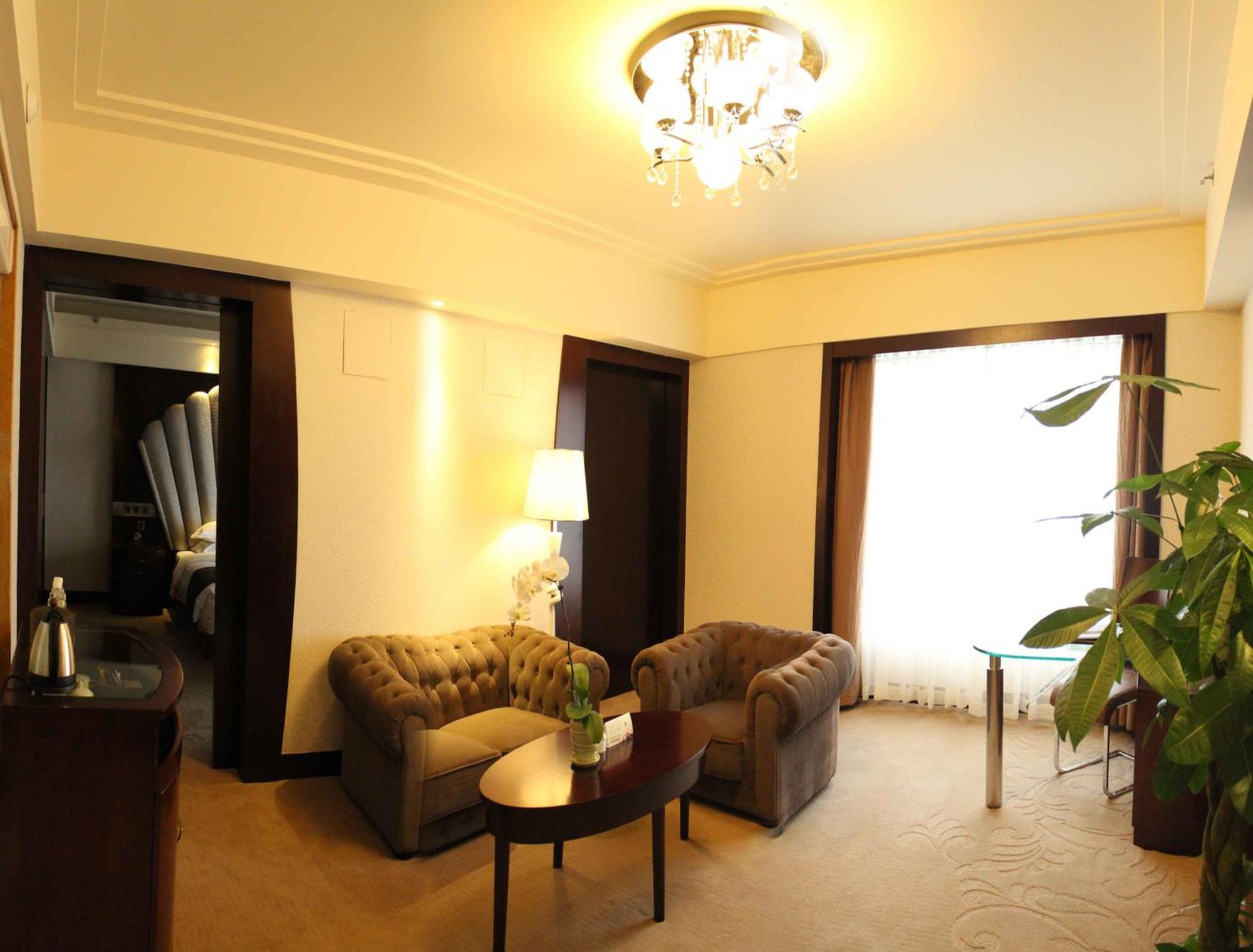 Ramada Chengdu North Hotel Bagian luar foto