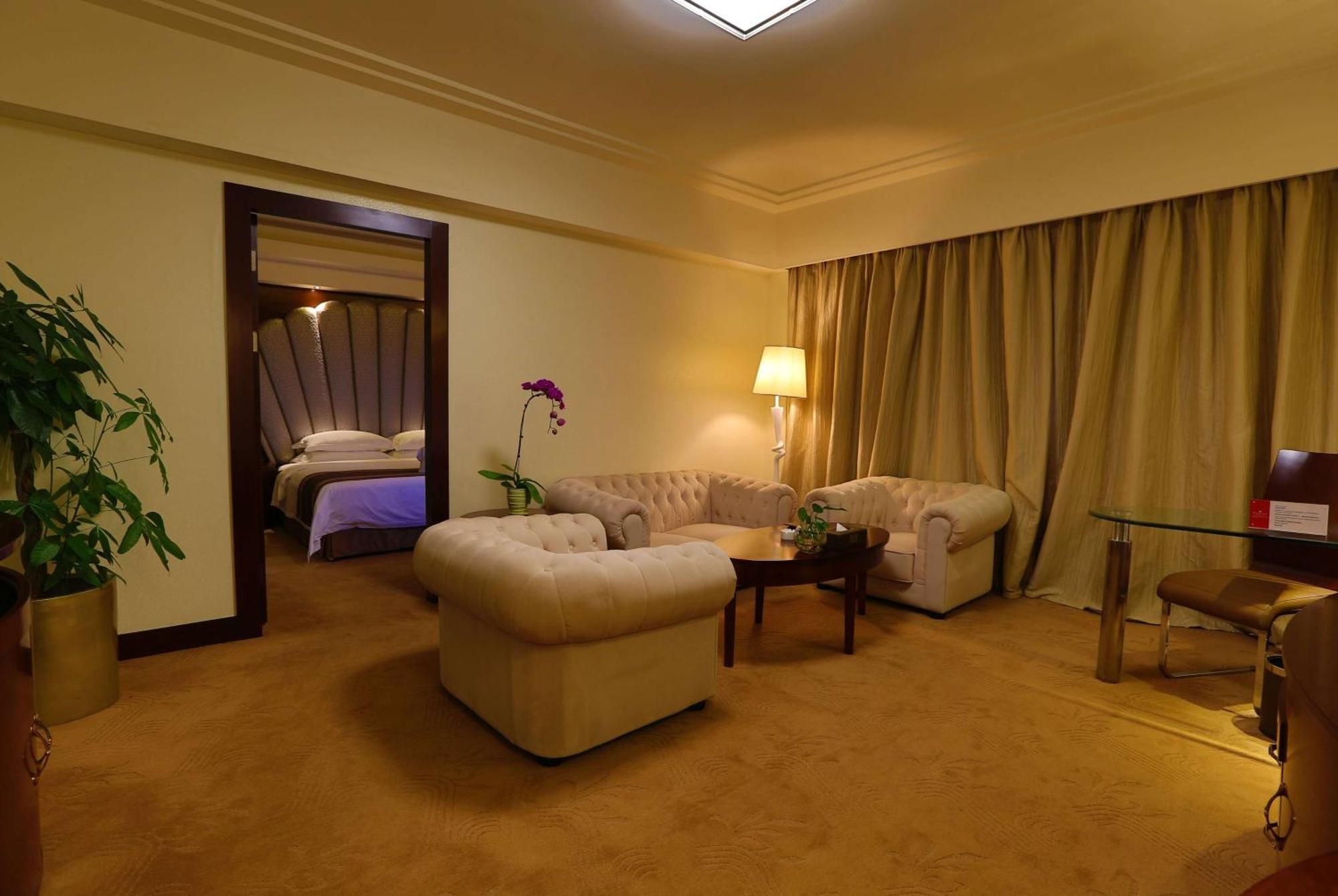 Ramada Chengdu North Hotel Bagian luar foto