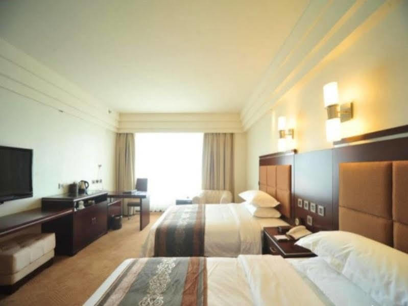 Ramada Chengdu North Hotel Bagian luar foto