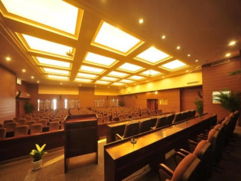 Ramada Chengdu North Hotel Bagian luar foto